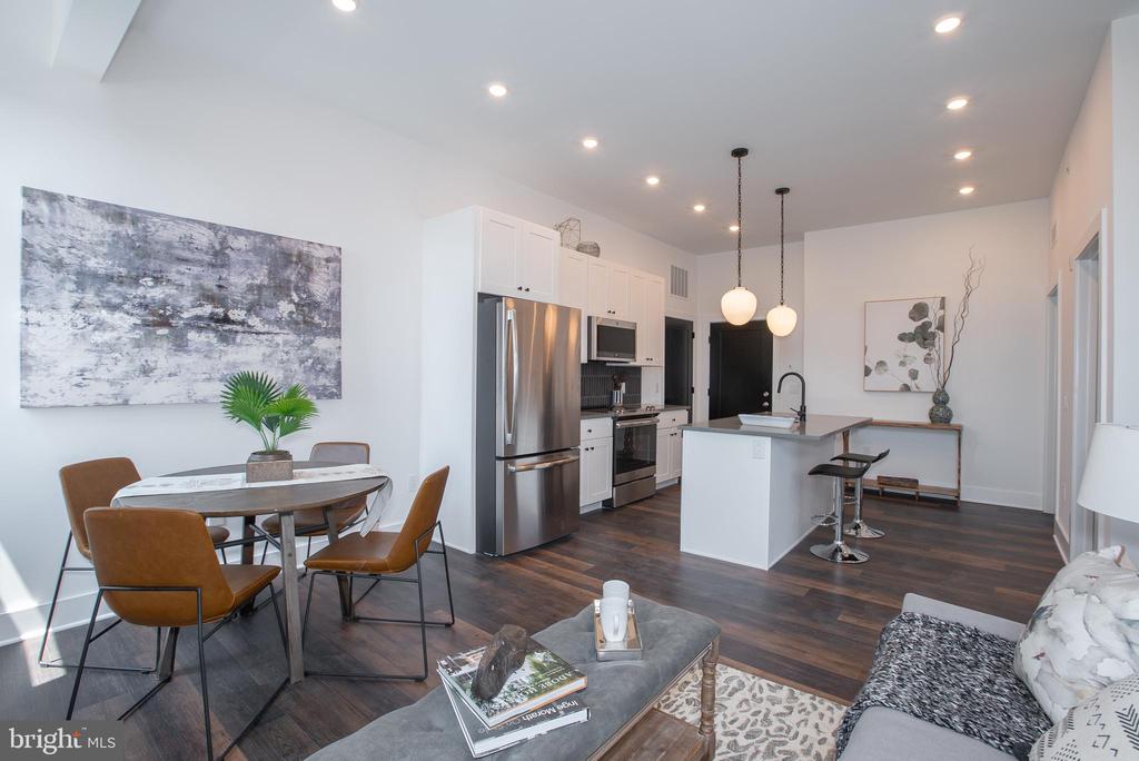 2940 W THOMPSON ST #UNIT 301