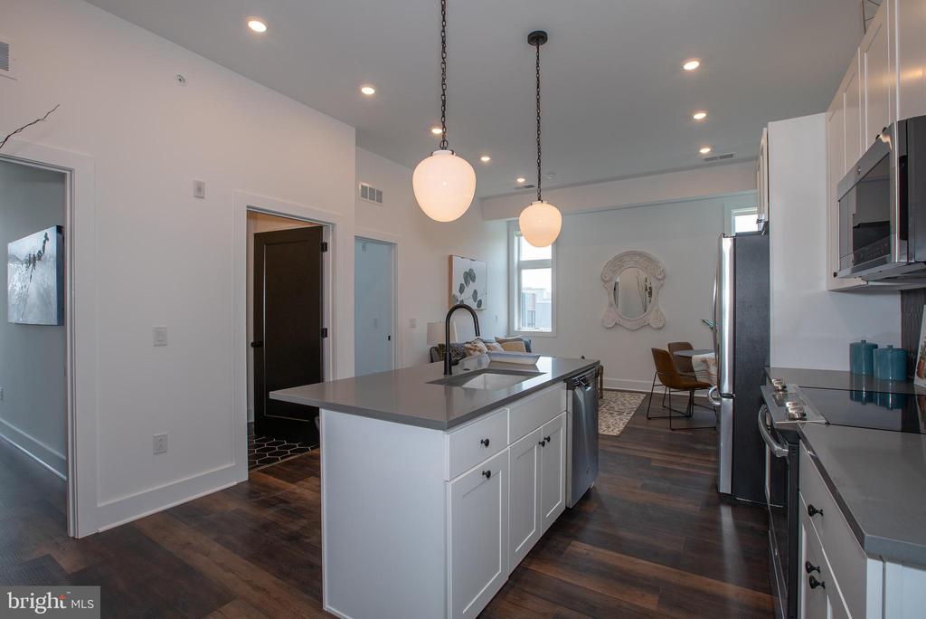 2940 W THOMPSON ST #UNIT 301