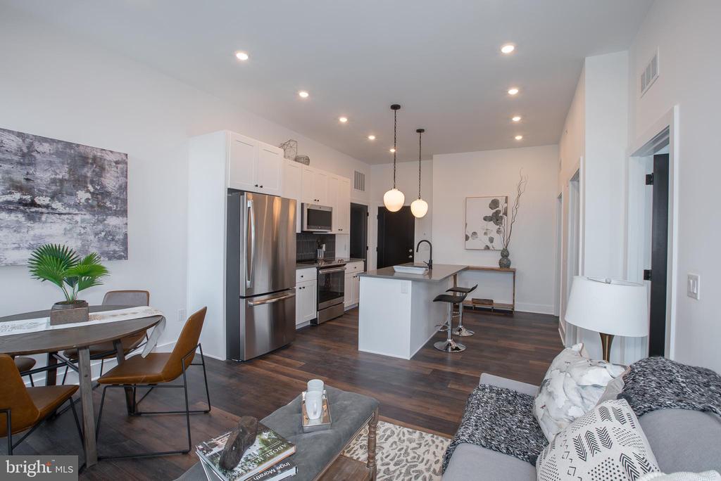 2940 W THOMPSON ST #UNIT 301