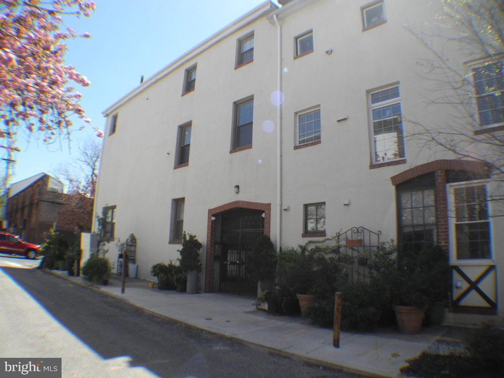 2304 NAUDAIN ST #D