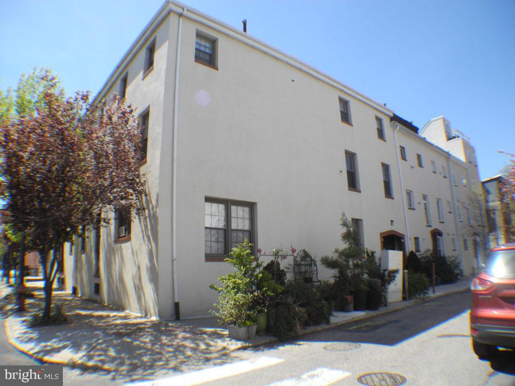 2304 NAUDAIN ST #D