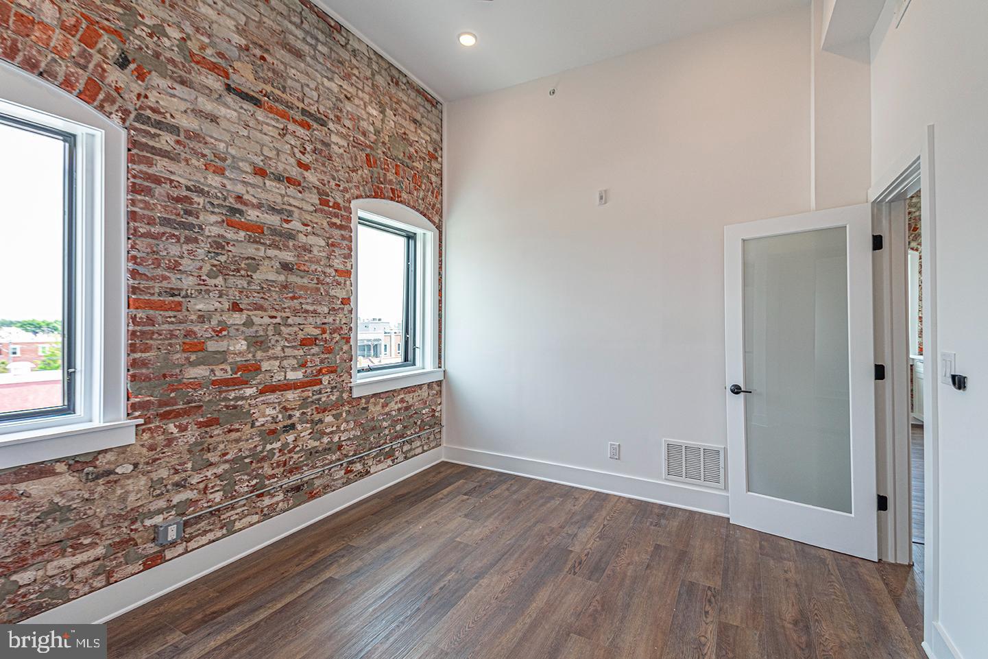 1211 BAINBRIDGE ST #UNIT 4A