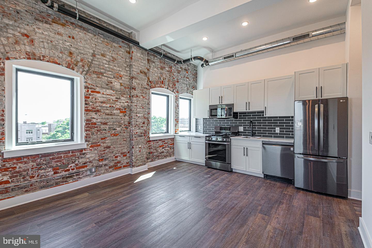 1211 BAINBRIDGE ST #UNIT 4A