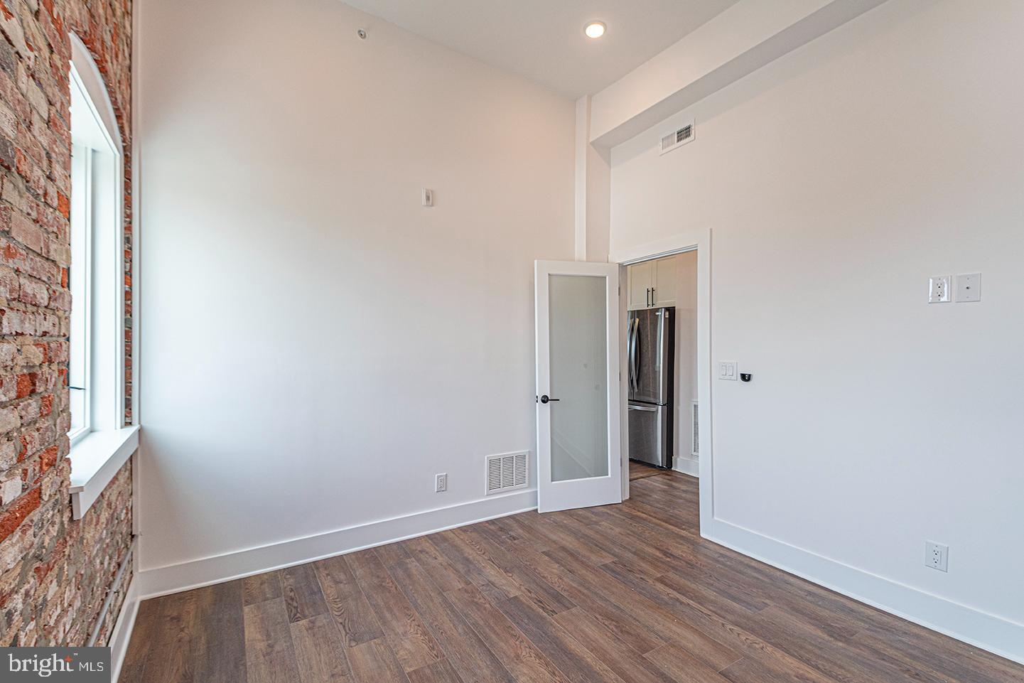 1211 BAINBRIDGE ST #UNIT 4A