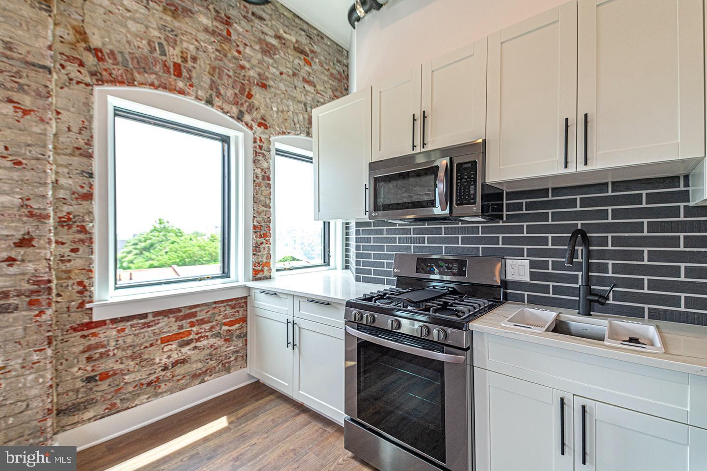1211 BAINBRIDGE ST #UNIT 4A