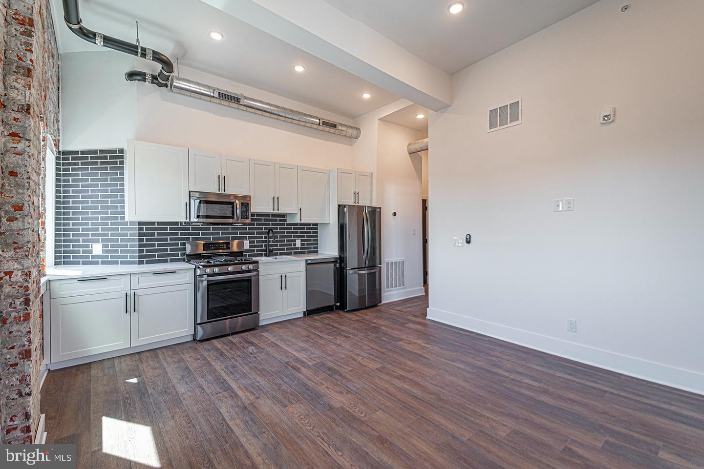1211 BAINBRIDGE ST #UNIT 4A