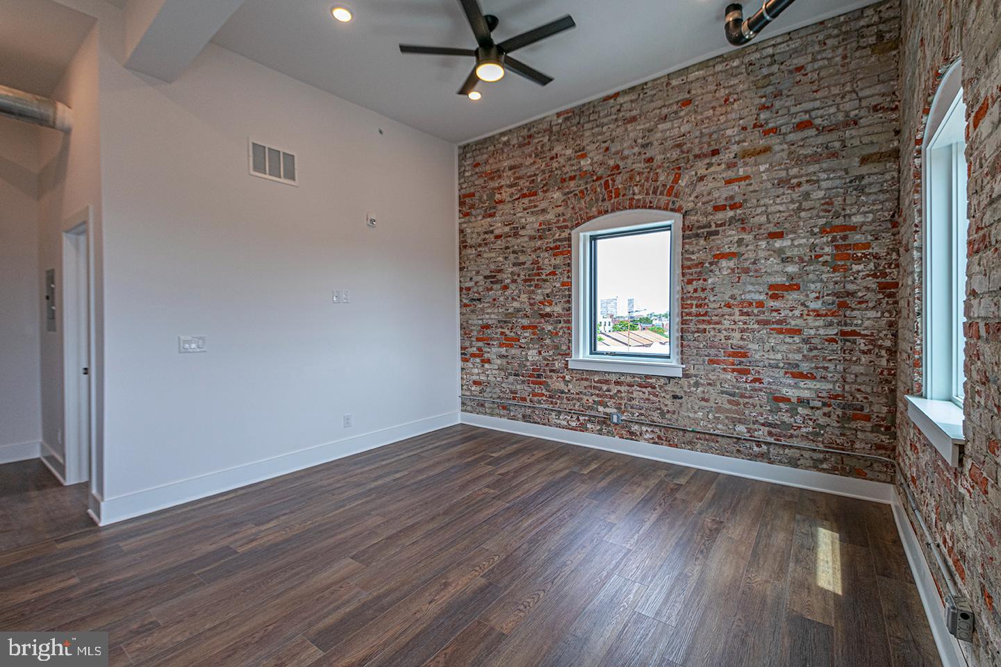 1211 BAINBRIDGE ST #UNIT 4A