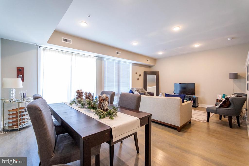 1607 CATHARINE ST #UNIT 2F