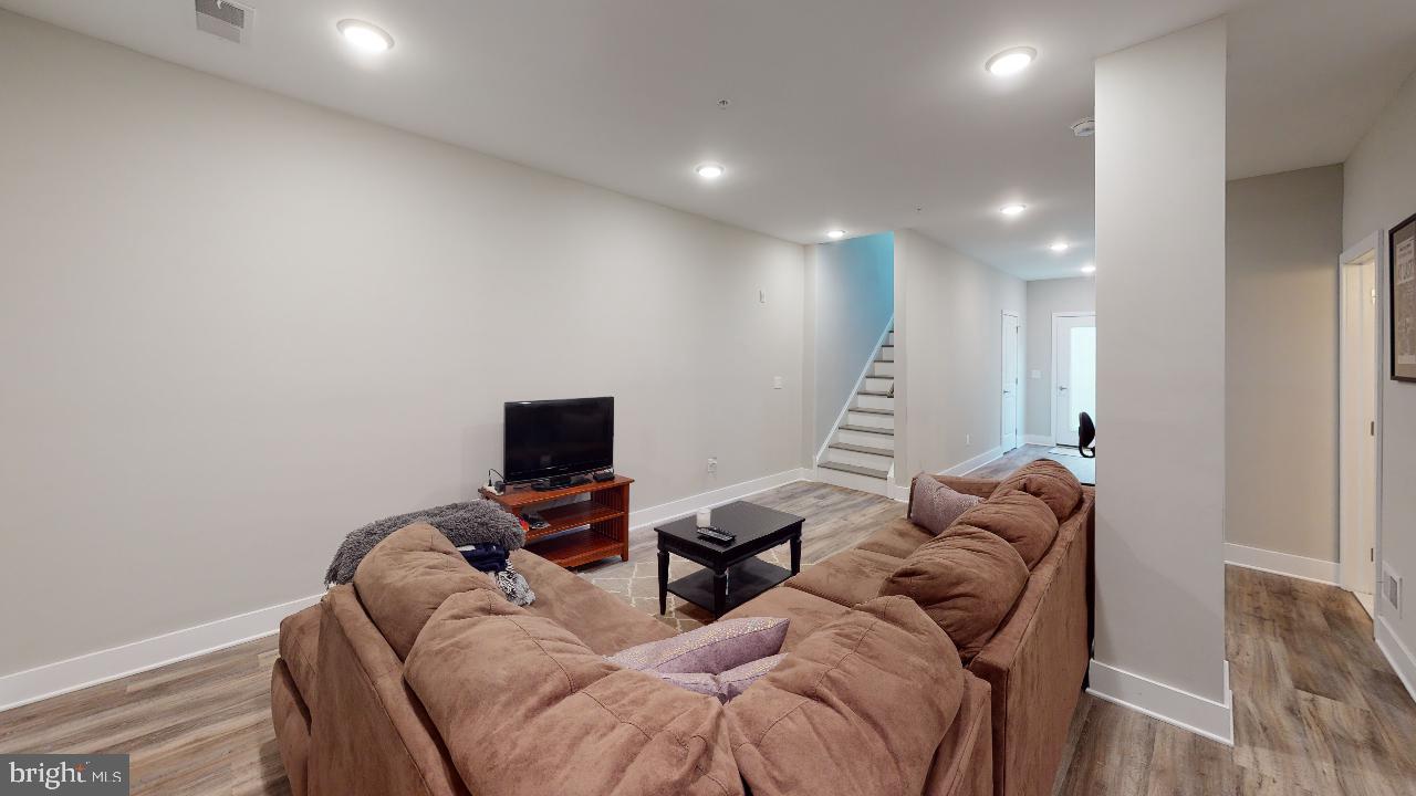 1607 CATHARINE ST #UNIT 1F