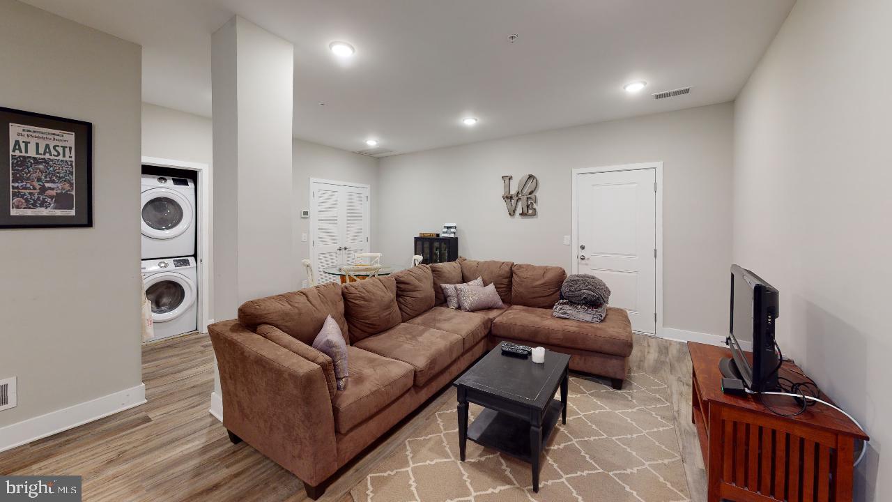 1607 CATHARINE ST #UNIT 1F