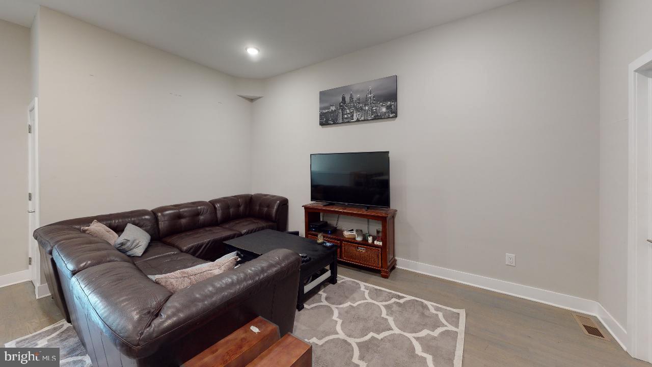 1607 CATHARINE ST #UNIT 1F