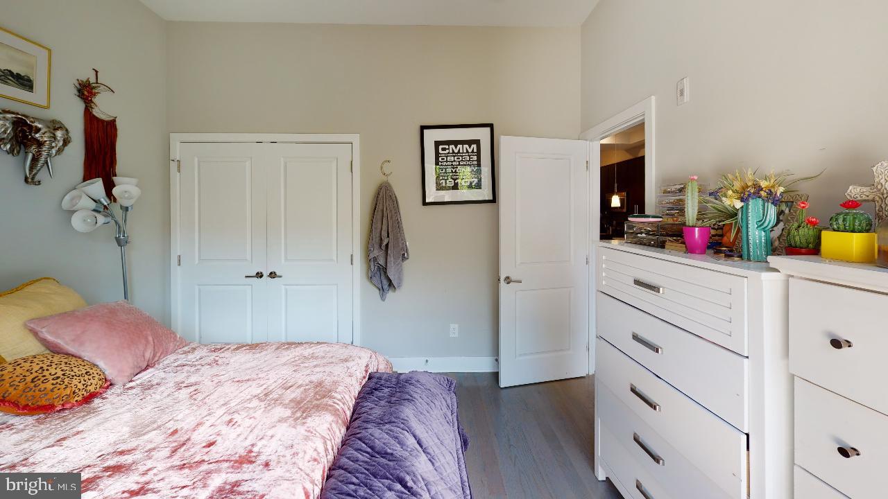 1607 CATHARINE ST #UNIT 1F