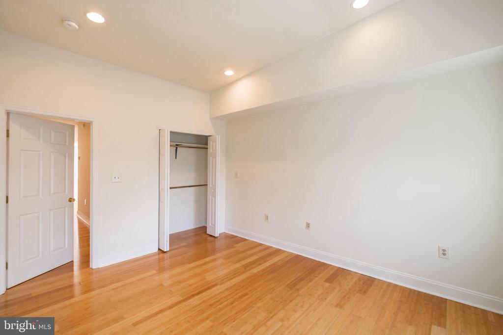1805 CARPENTER ST #2ND FLOOR