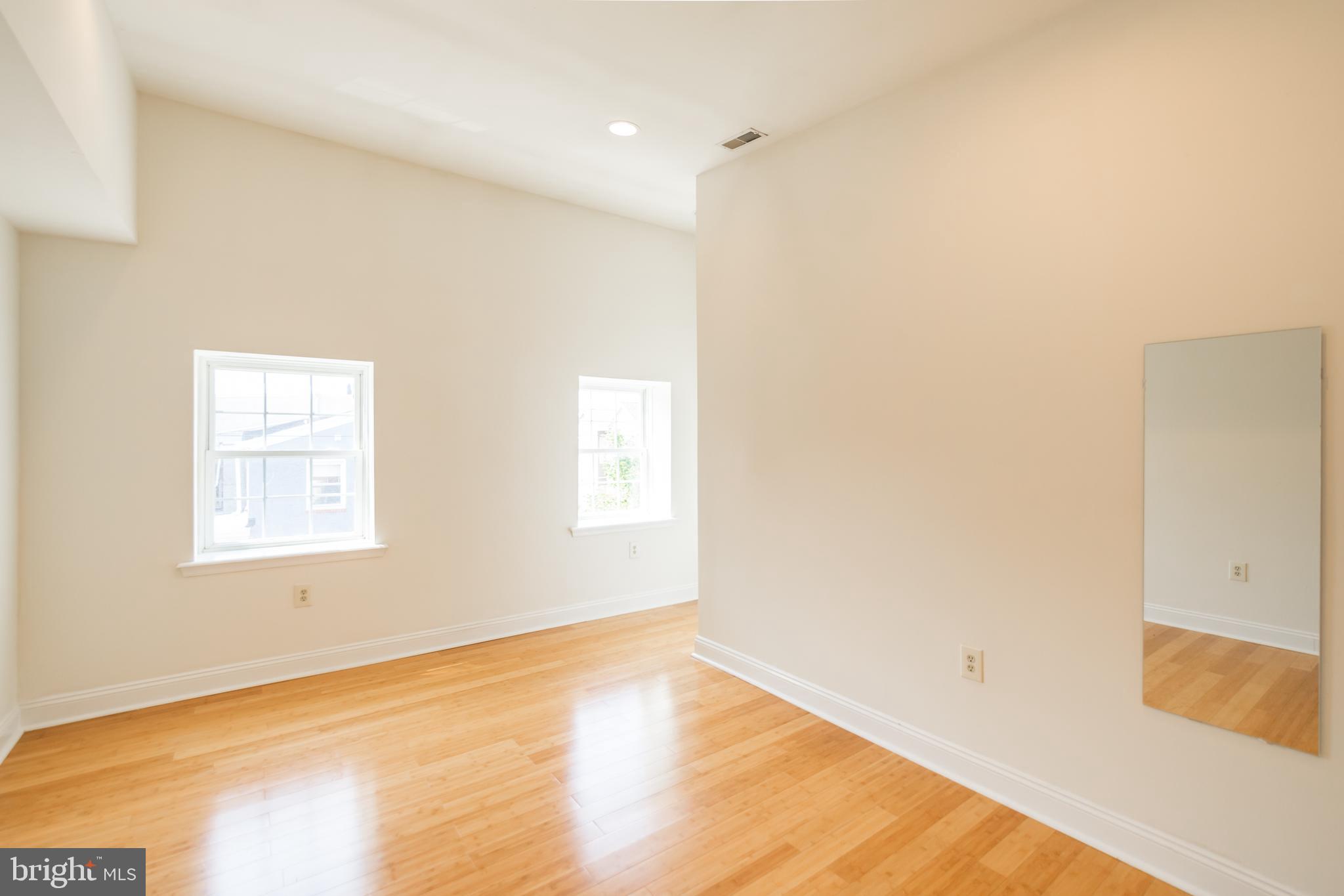 1805 CARPENTER ST #2ND FLOOR