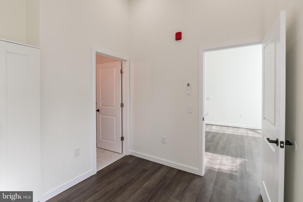 5303 CHESTER AVE #UNIT 302