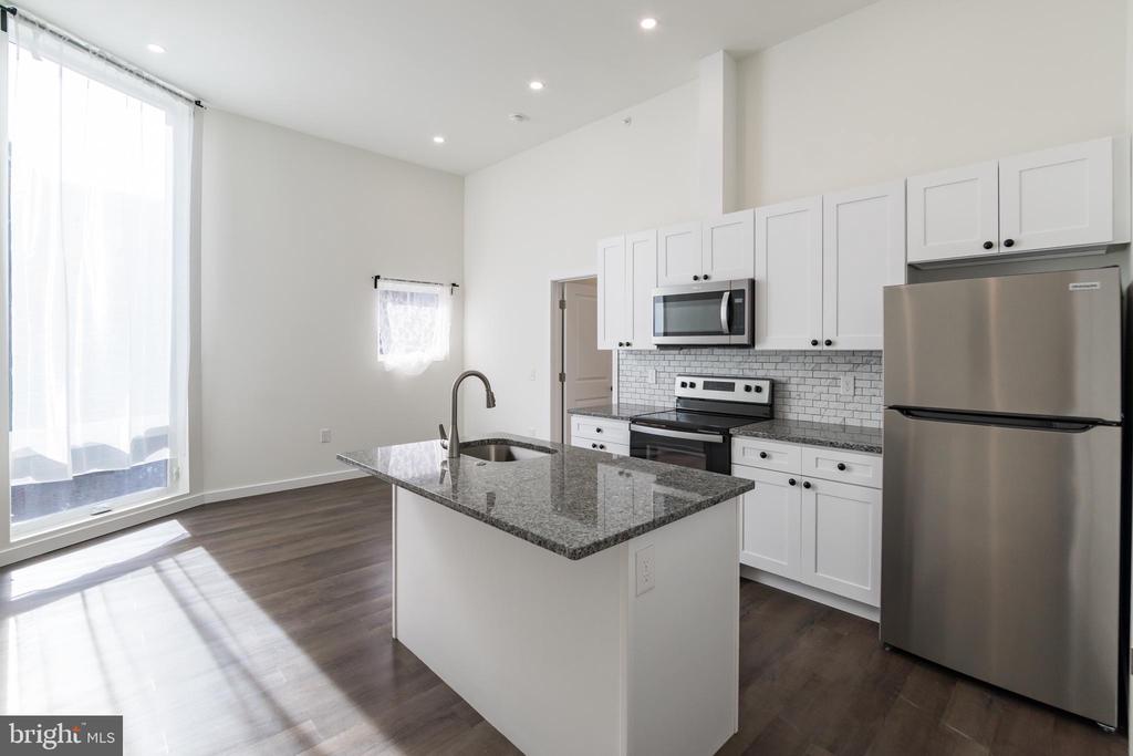 5303 CHESTER AVE #UNIT 302