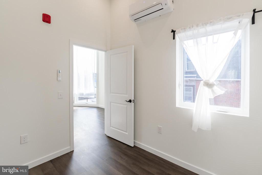 5303 CHESTER AVE #UNIT 302