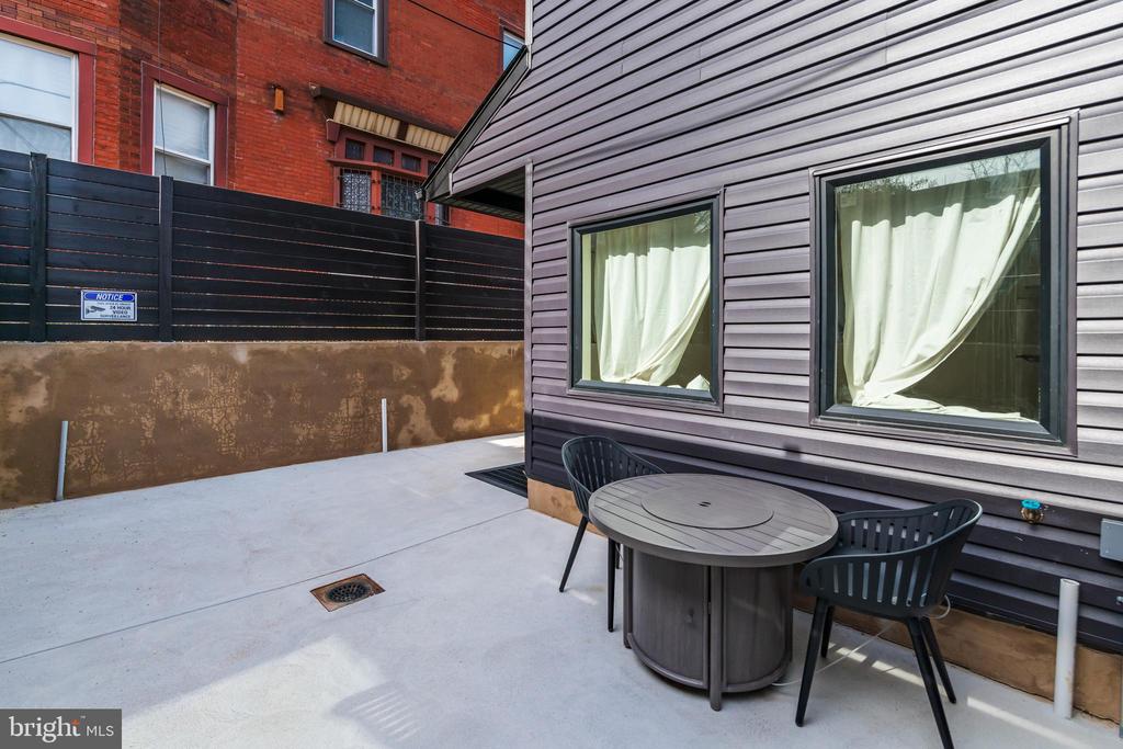 5303 CHESTER AVE #UNIT 302