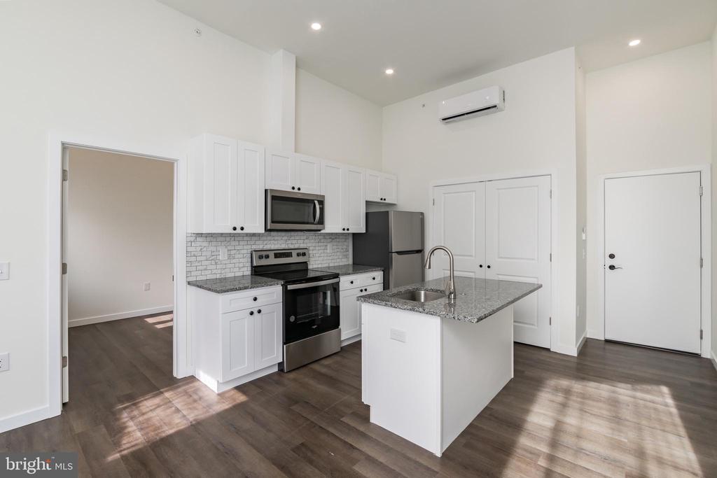 5303 CHESTER AVE #UNIT 302