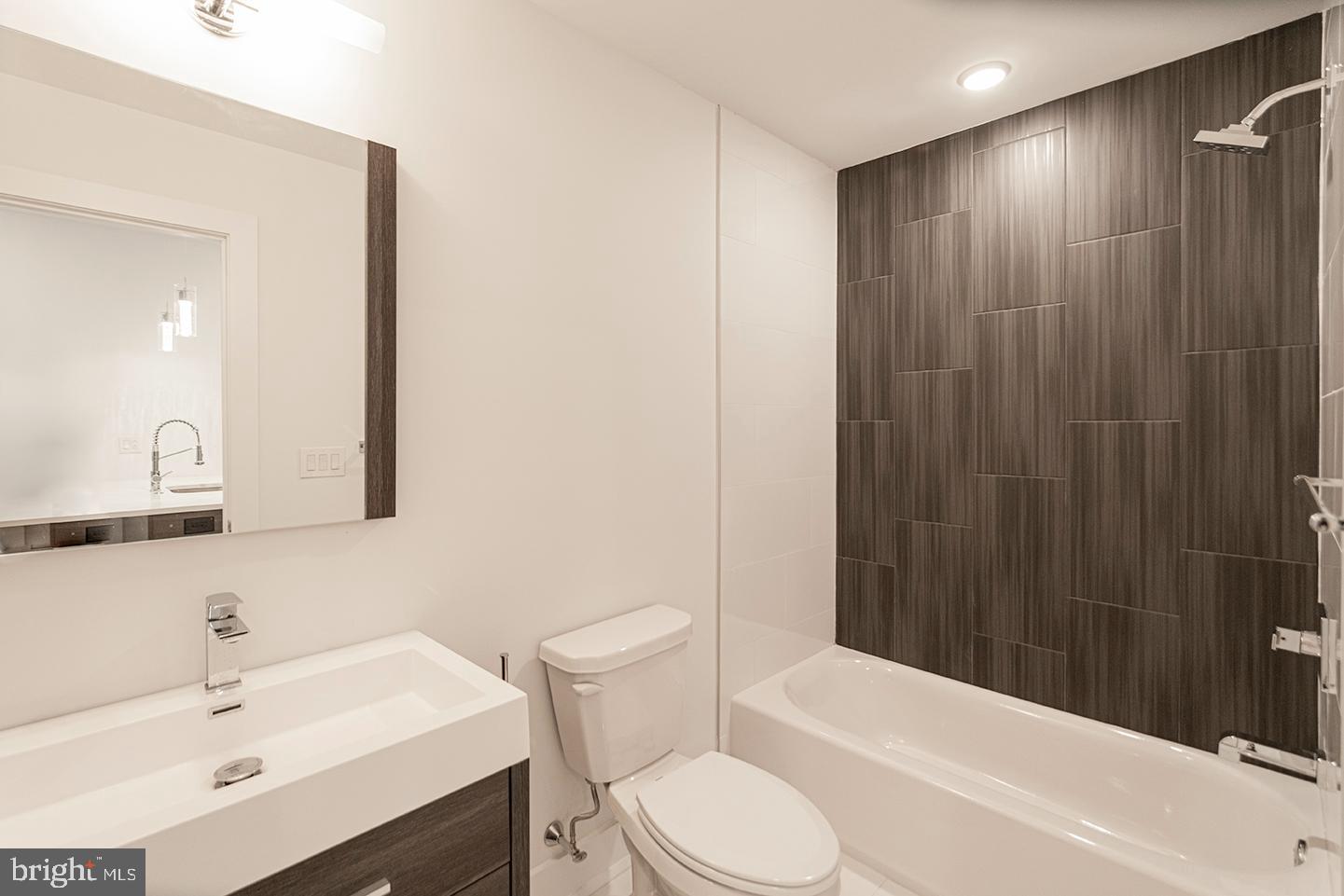 2623 CHRISTIAN ST #UNIT 203