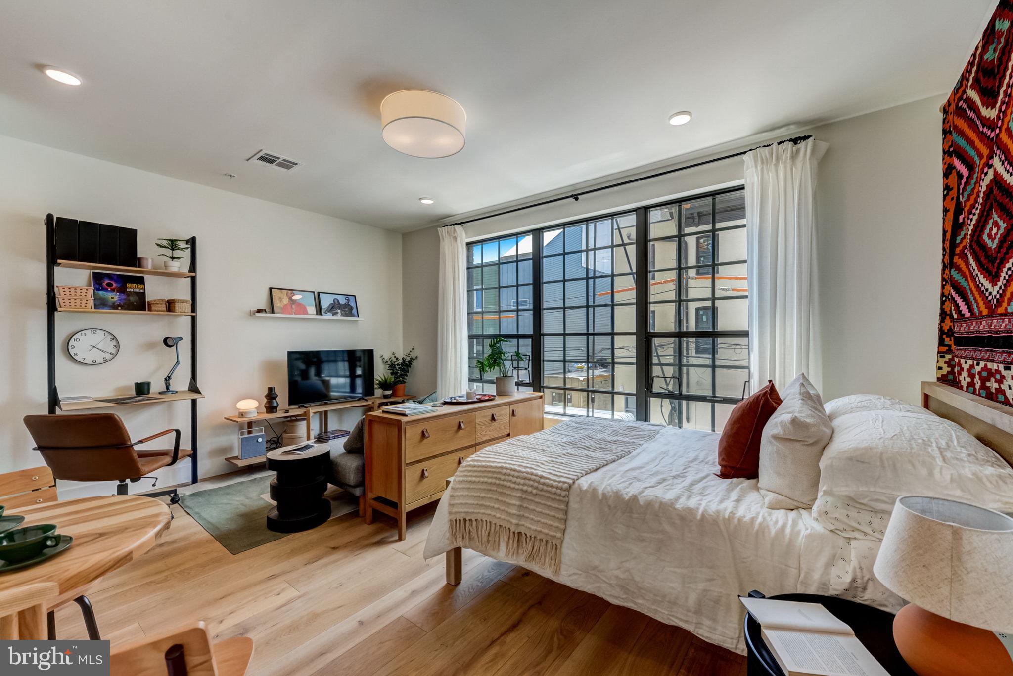 1701-17 N 2ND ST #211