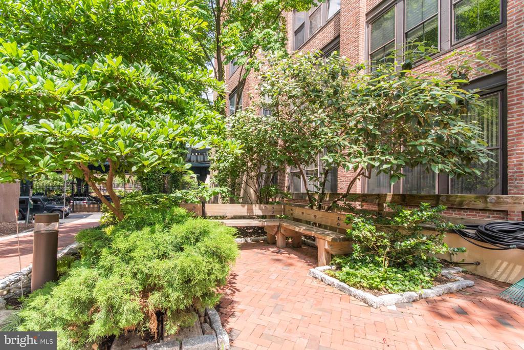 301 RACE ST #UNIT 401