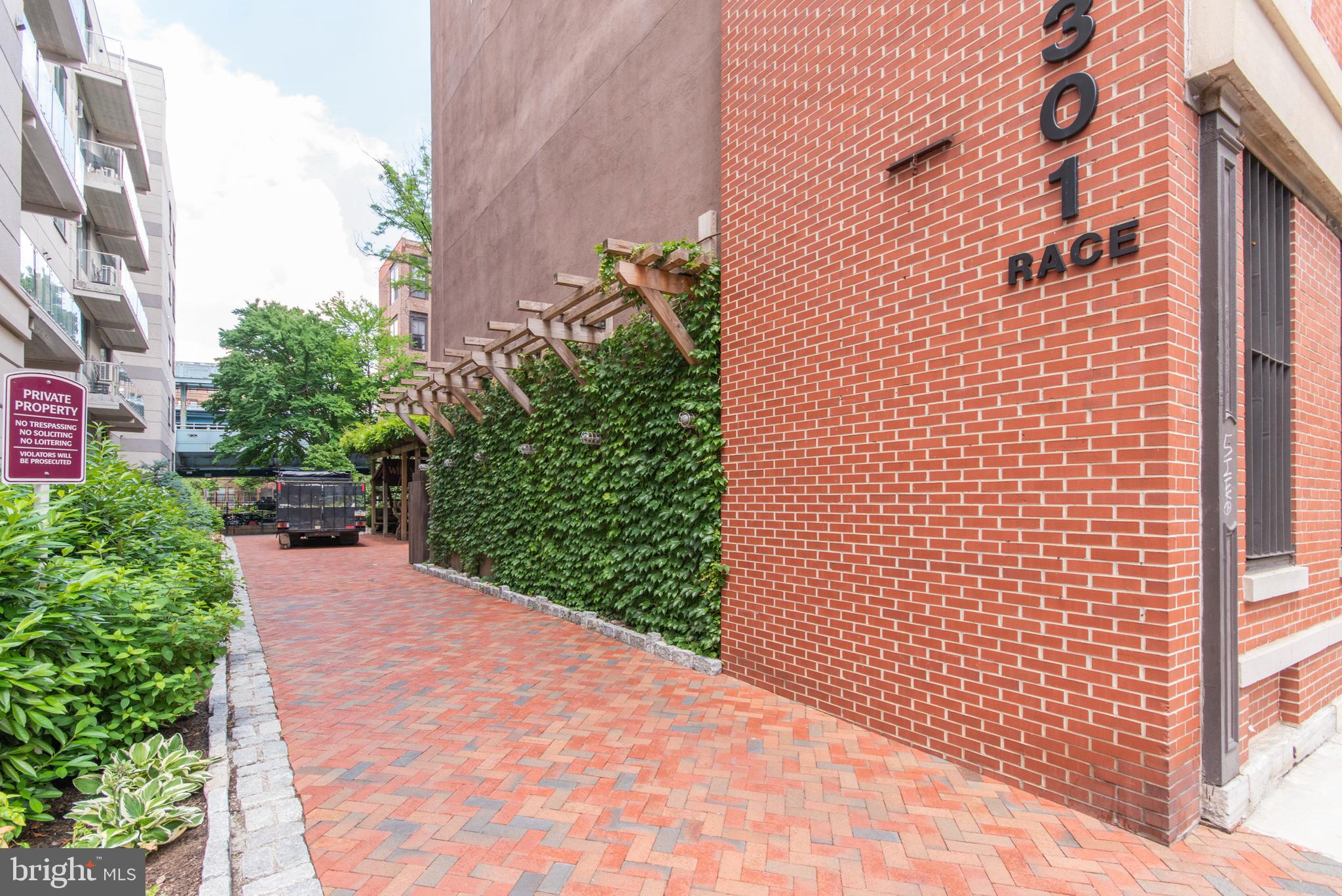 301 RACE ST #UNIT 401