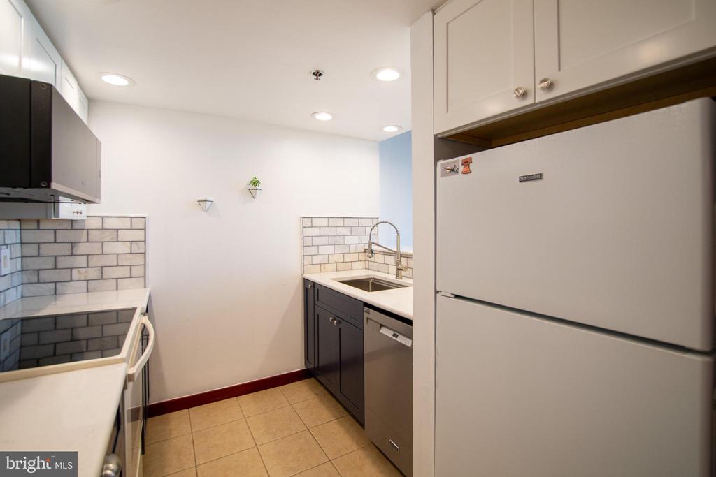 301 RACE ST #UNIT 401