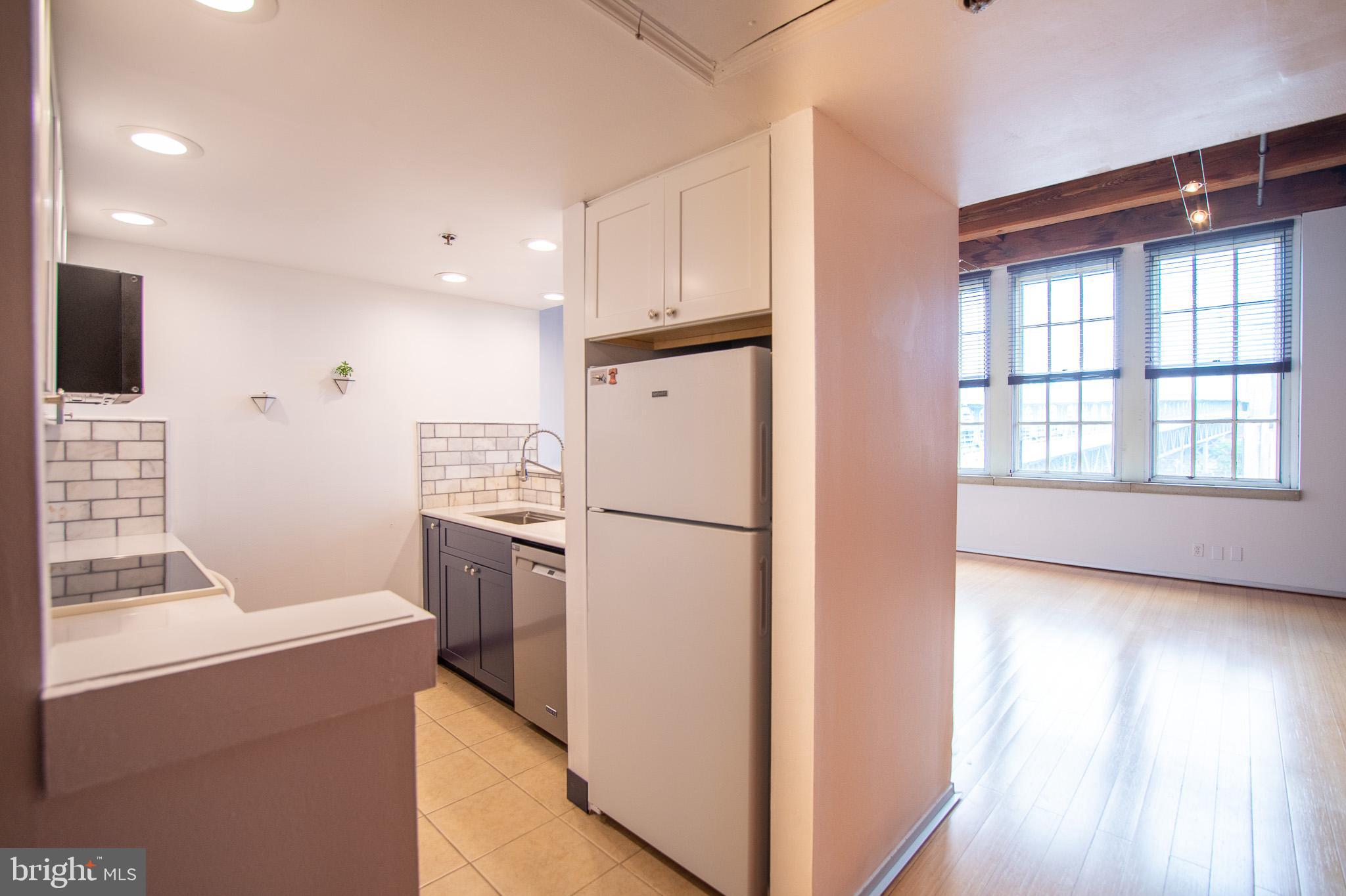 301 RACE ST #UNIT 401