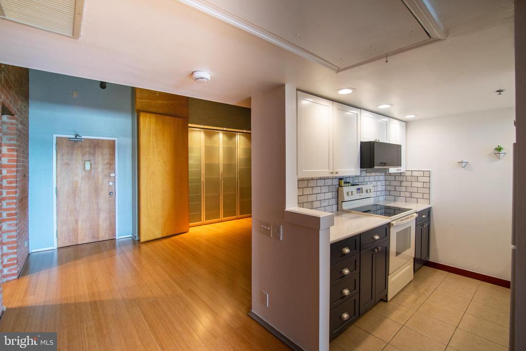 301 RACE ST #UNIT 401