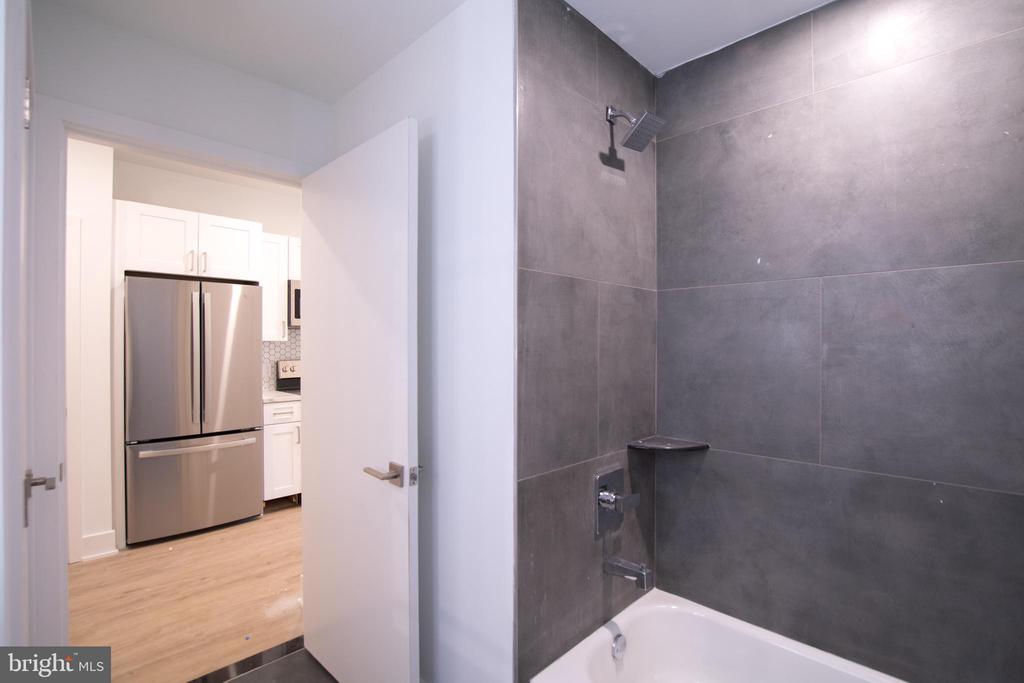 1325 N LEE ST #UNIT 400