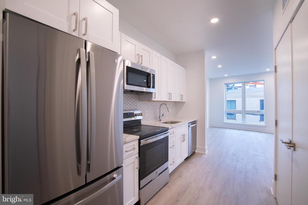 1325 N LEE ST #UNIT 400