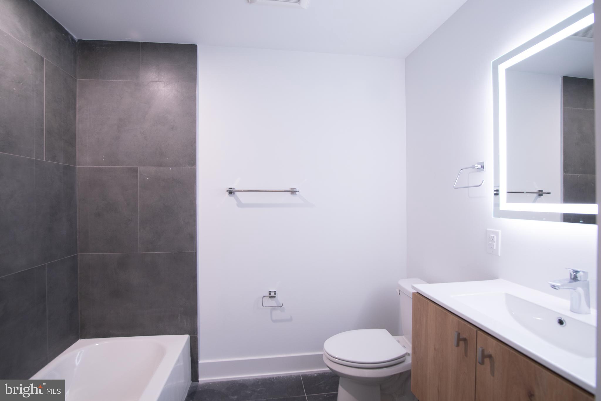 1325 N LEE ST #UNIT 400