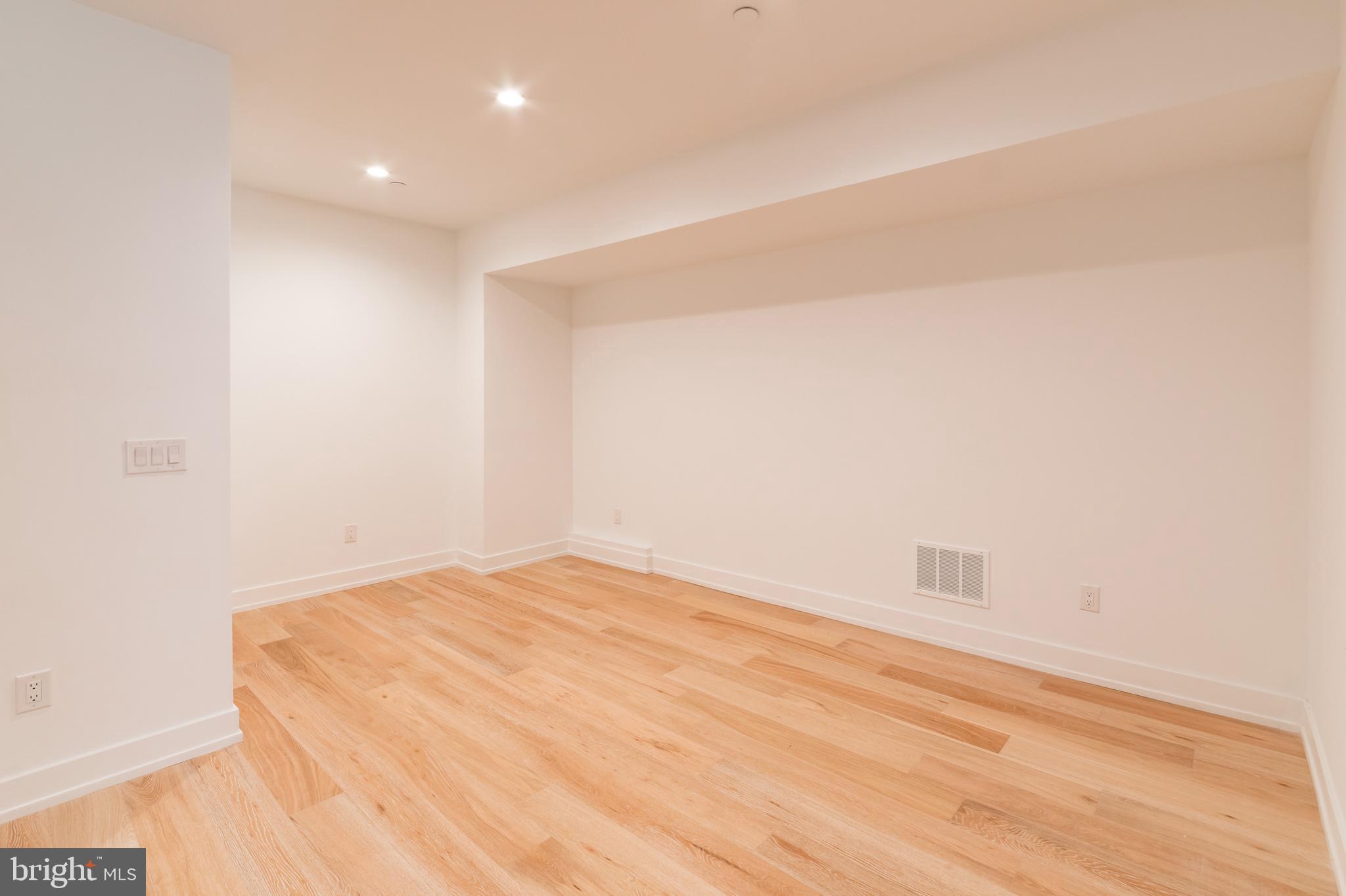 119 GREENWICH ST #UNIT 6