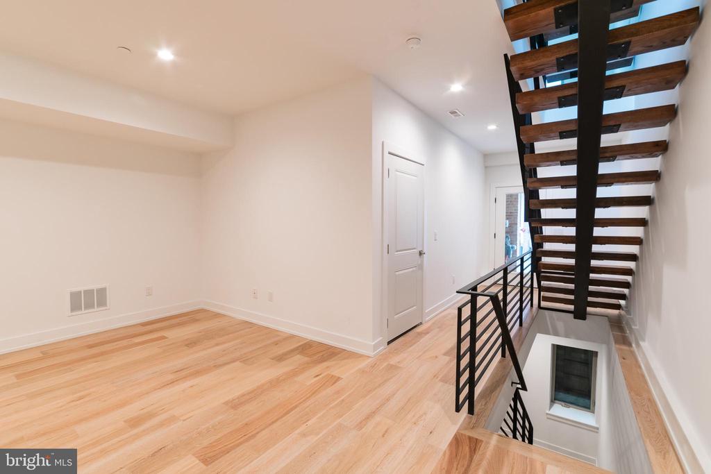 119 GREENWICH ST #UNIT 6