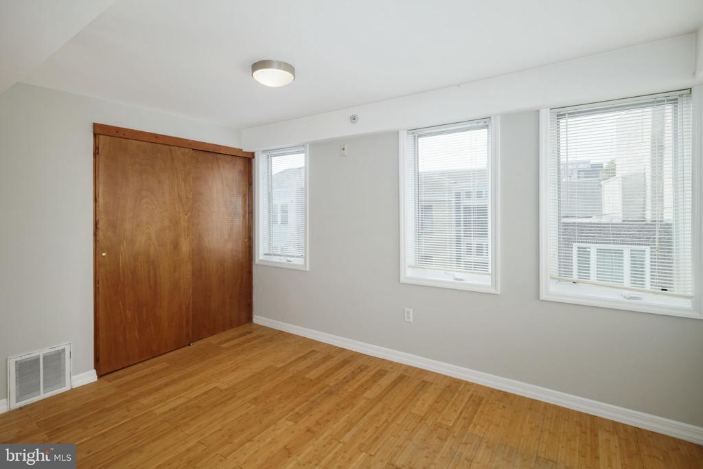 800 N 2ND ST #5