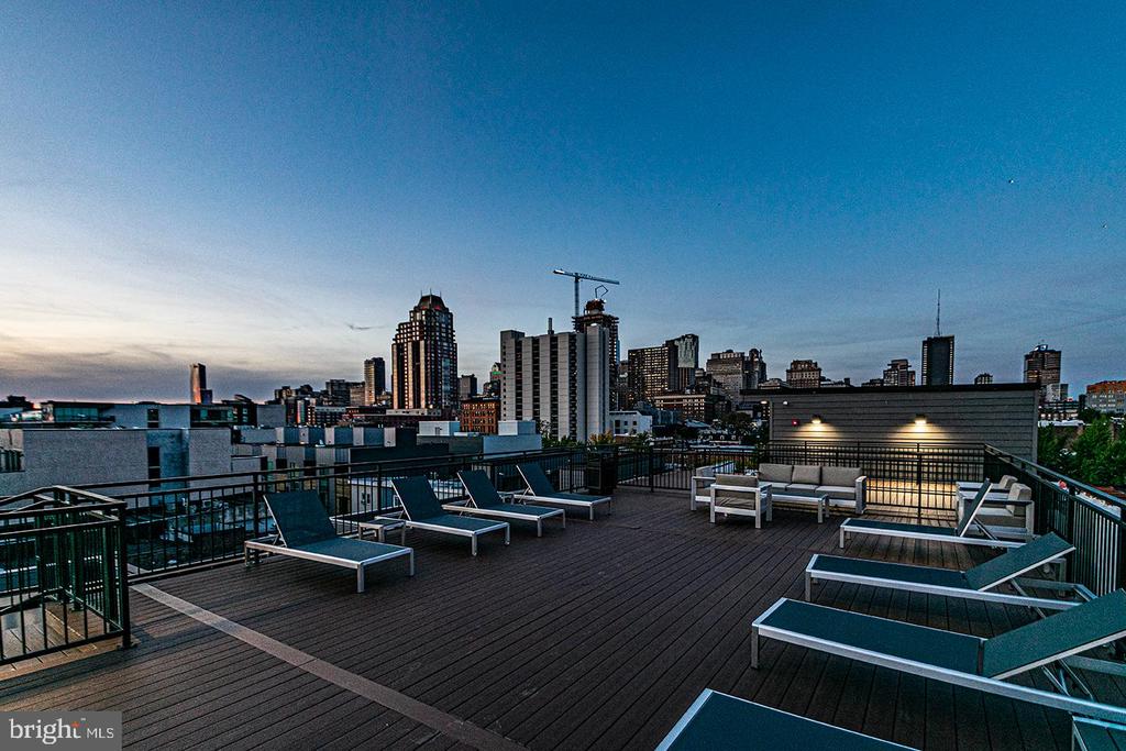1211 BAINBRIDGE ST #UNIT 4D