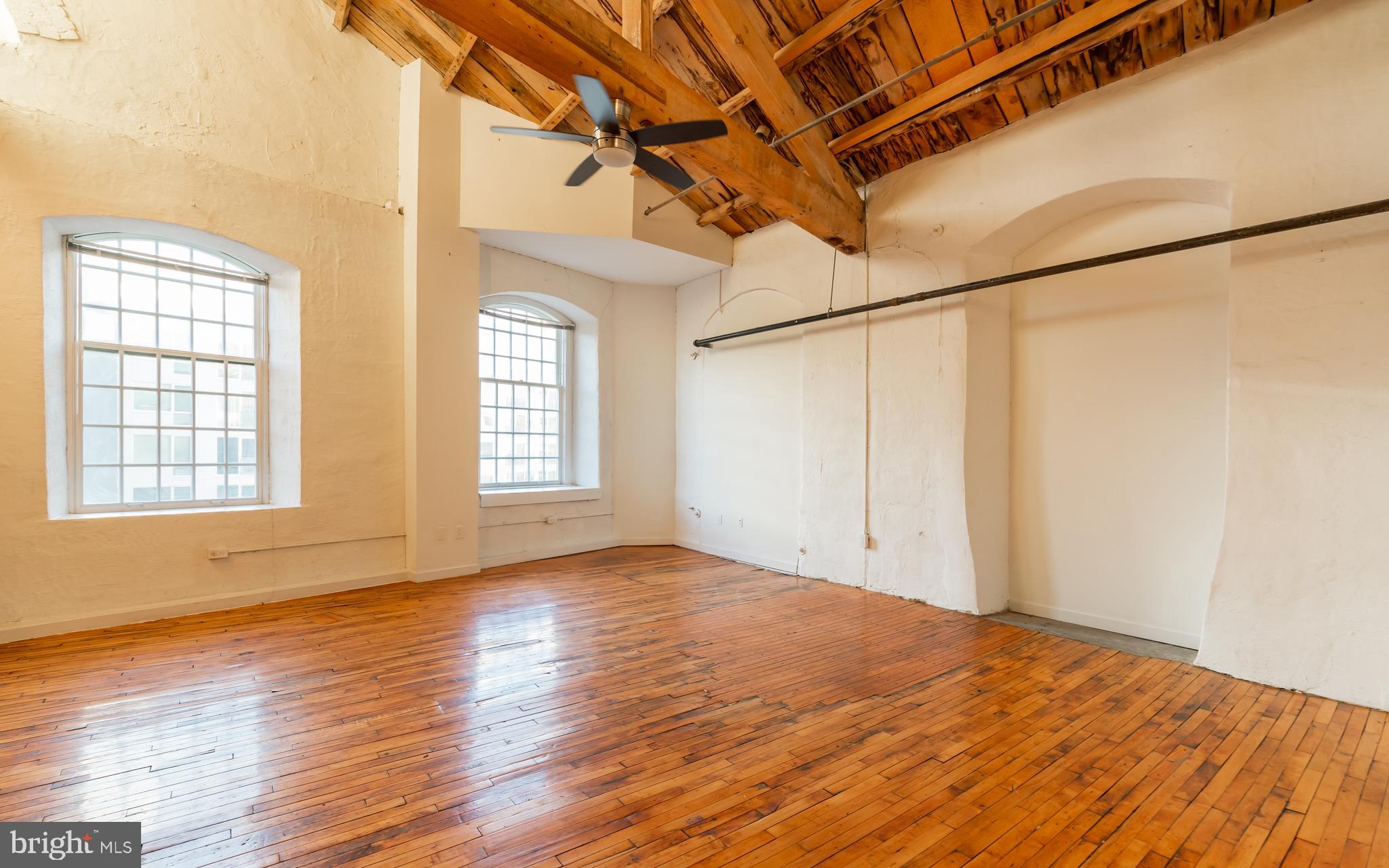 4 LEVERINGTON AVE #UNIT 204