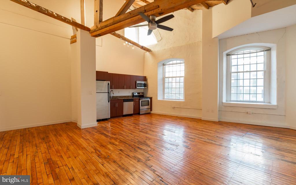 4 LEVERINGTON AVE #UNIT 204