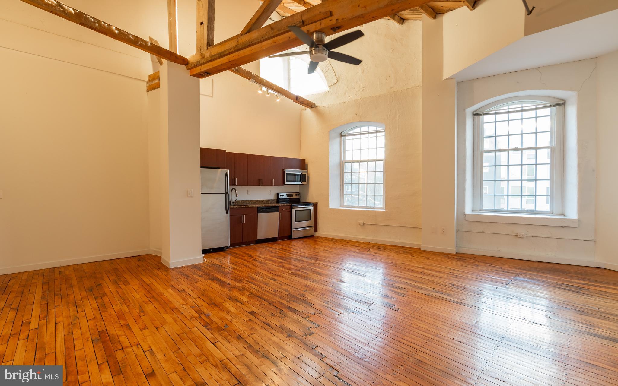 4 LEVERINGTON AVE #UNIT 204