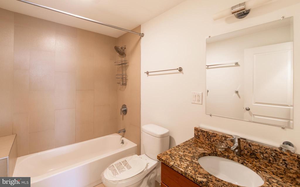 4 LEVERINGTON AVE #UNIT 204