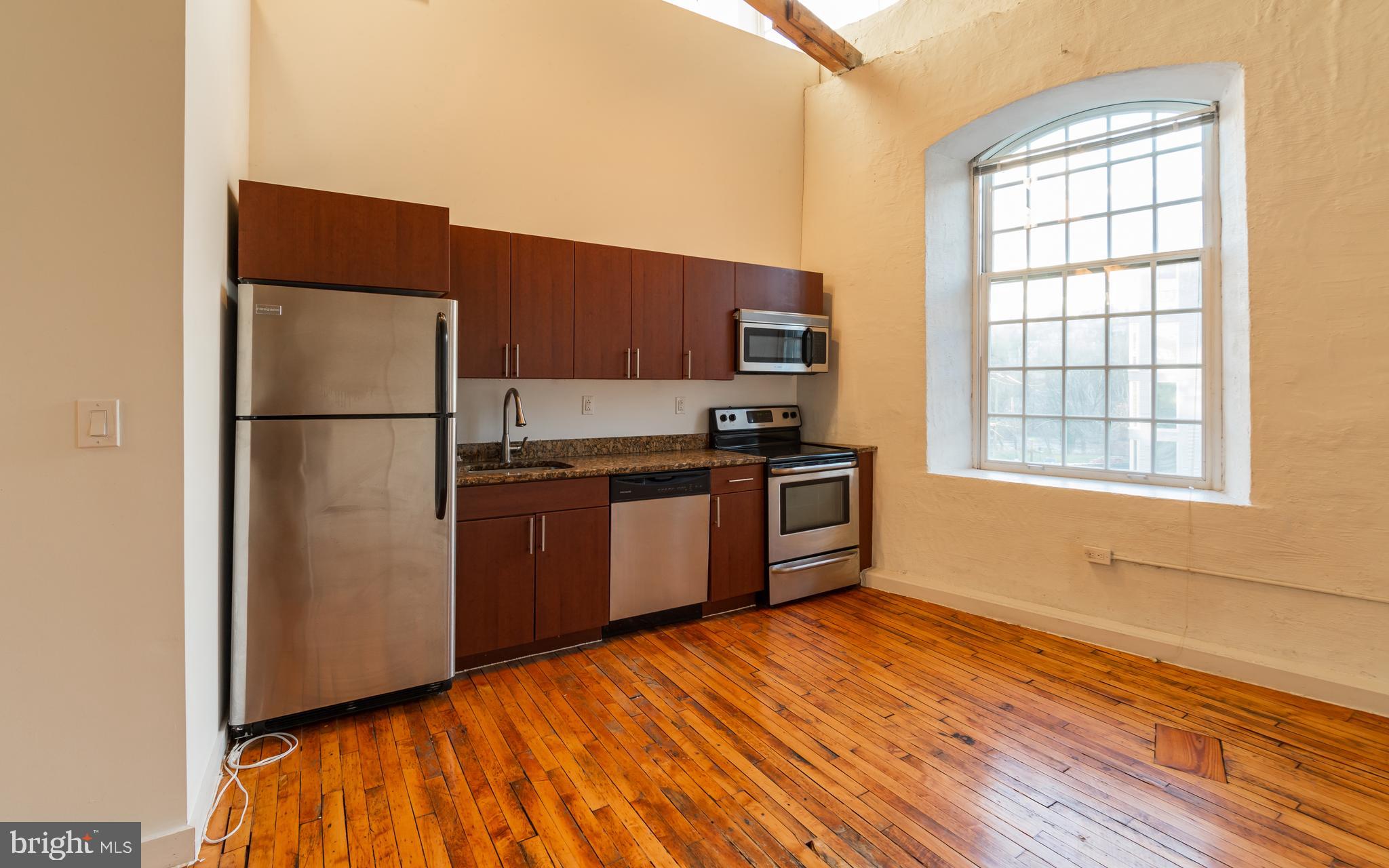 4 LEVERINGTON AVE #UNIT 204