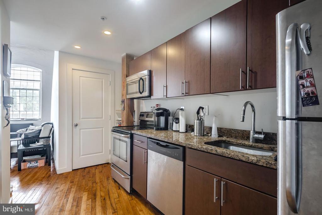4 LEVERINGTON AVE #UNIT 308