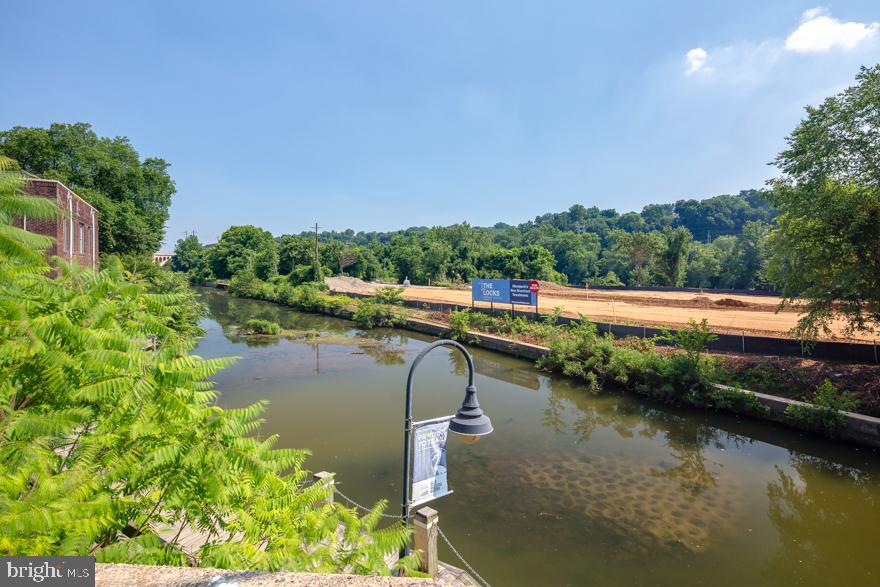 4 LEVERINGTON AVE #UNIT 308