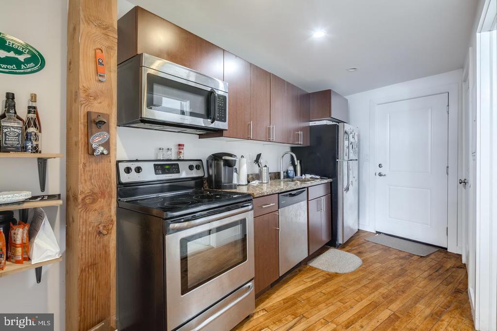 4 LEVERINGTON AVE #UNIT 308
