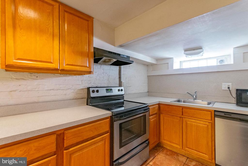3512 LANCASTER AVE #UNIT 1W