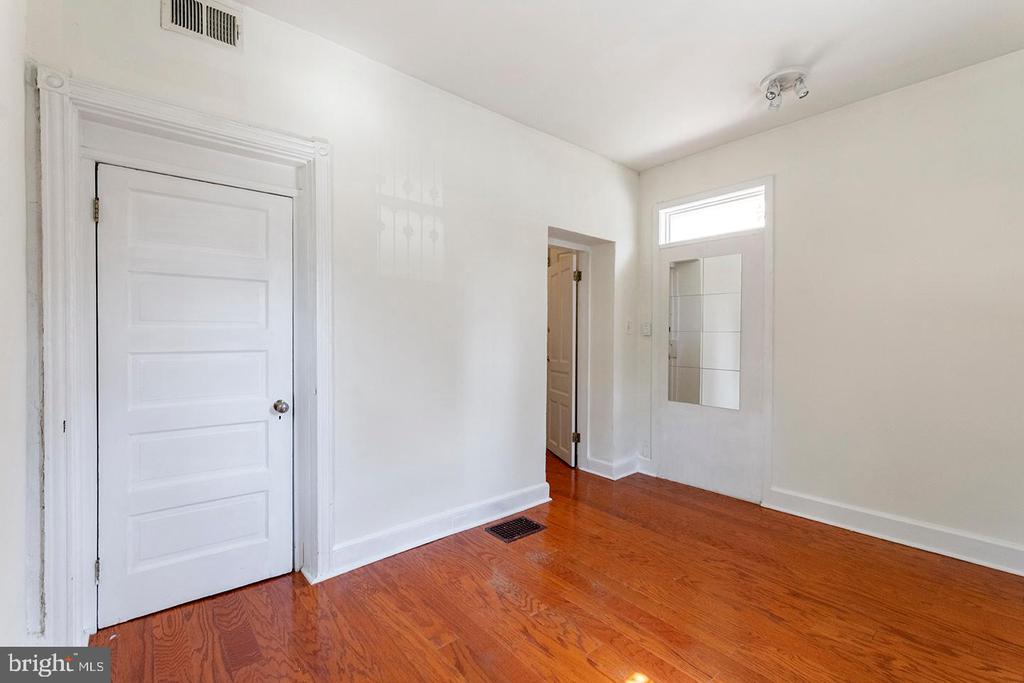 3512 LANCASTER AVE #UNIT 1W
