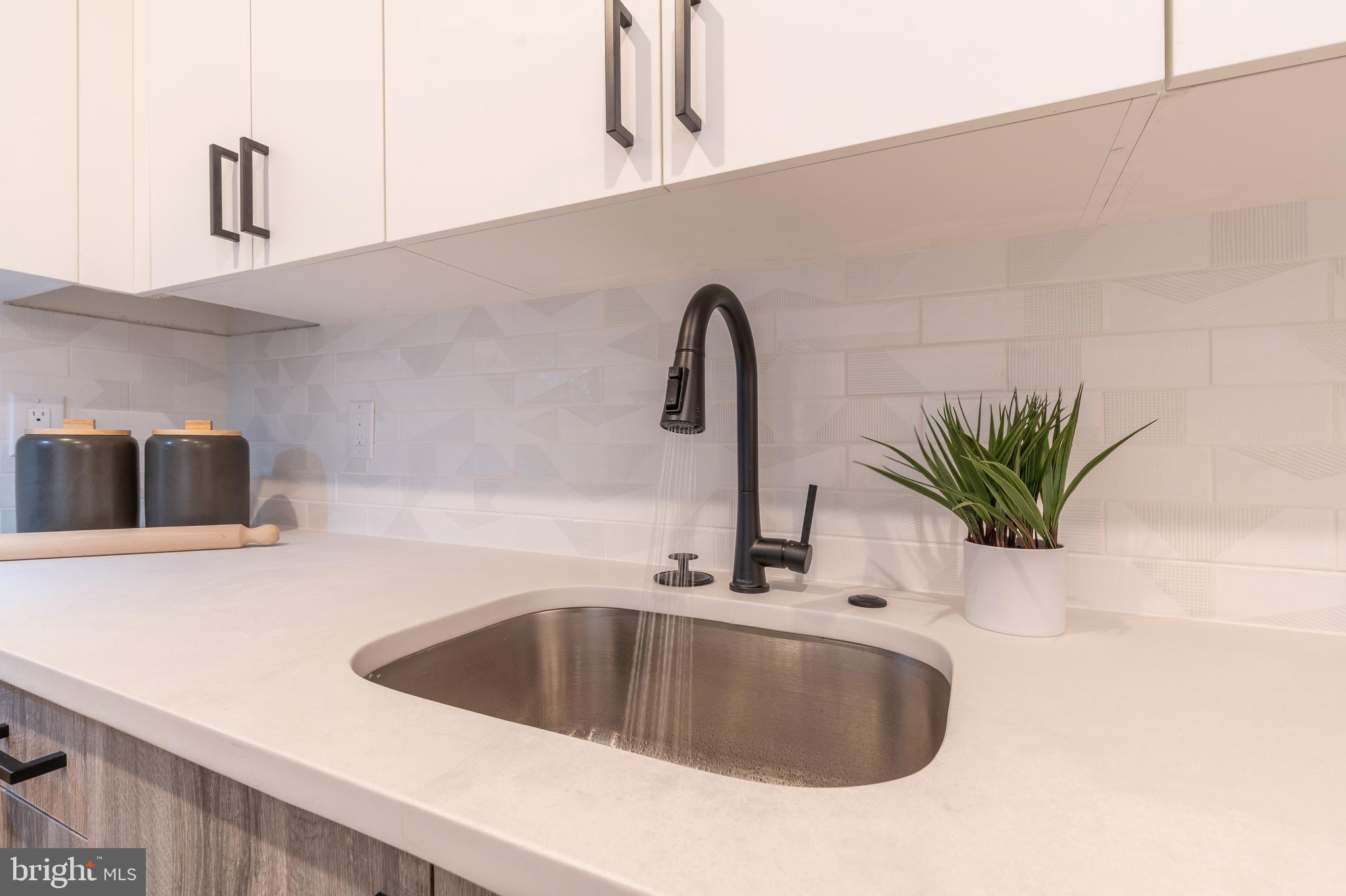 629 W GIRARD AVE #UNIT 403