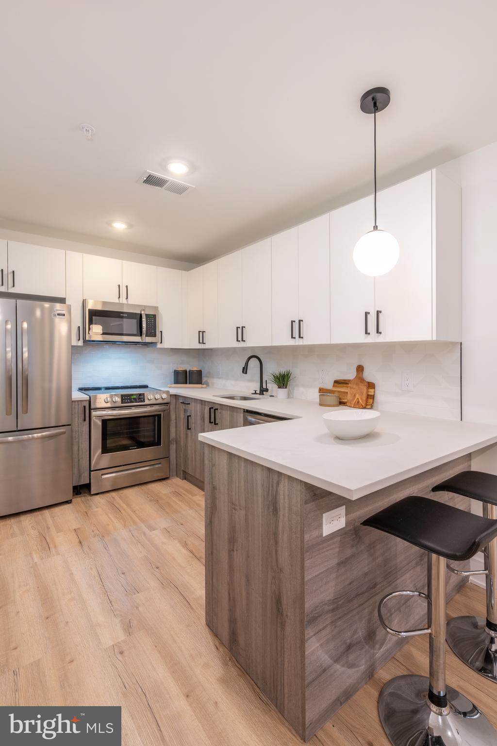 629 W GIRARD AVE #UNIT 403