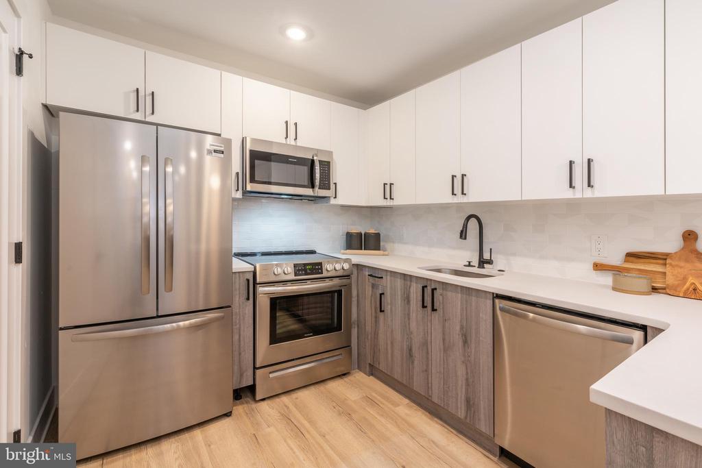 629 W GIRARD AVE #UNIT 403